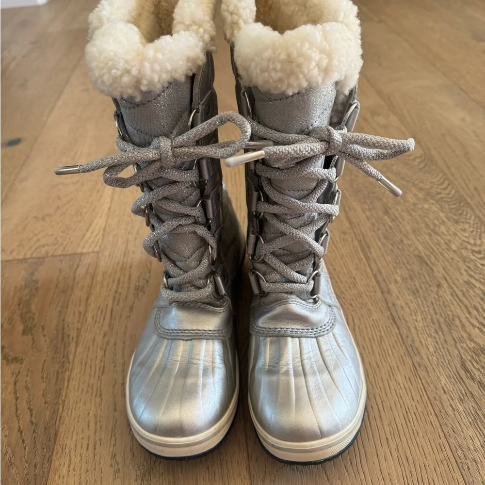 Sorel Disney X Tofino II Frozen Womens Waterproof Shearling Boot Silver Size 7